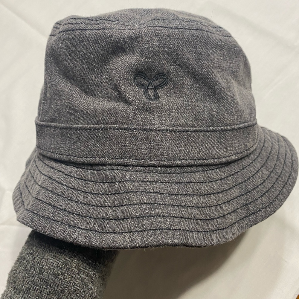 NWT Aritzia TNA Bucket Hat